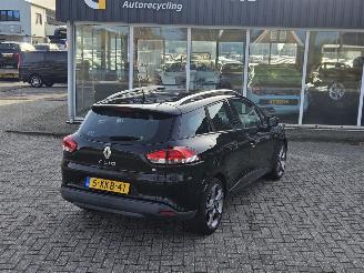 damaged passenger cars Renault Clio 1.5 Energy dCi 90 FAP Combi/o 4Dr Diesel 1.461cc 66kW (90pk) FWD 2014/8