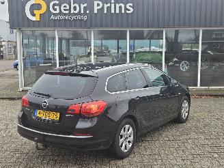 Schadeauto Opel Astra SPORTS TOURER 1.7 CDTi 16V Combi/o  Diesel 1.686cc 81kW (110pk) FWD 2014/1