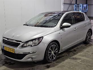 krockskadad bil auto Peugeot 308 1.2 12V e-THP PureTech 130 Hatchback 4Dr Benzine 1.199cc 96kW (131pk) FWD 2015/4