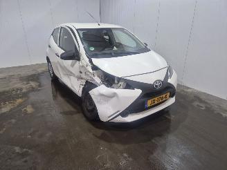 škoda osobní automobily Toyota Aygo 1.0 12V VVT-i Hatchback  Benzine 998cc 51kW (69pk) FWD 2016/6