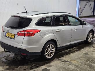 Vaurioauto  passenger cars Ford Focus 1.0 Ti-VCT EcoBoost 12V 125 Combi/o  Benzine 998cc 92kW (125pk) FWD 2017/7