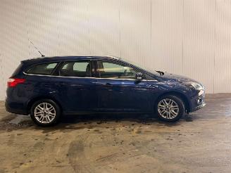krockskadad bil auto Ford Focus 1.0 Ti-VCT EcoBoost 12V 125 Combi/o  Benzine 998cc 92kW (125pk) FWD 2013/3