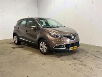 Vaurioauto  passenger cars Renault Captur 0.9 TCe Expression 2013/11