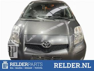 Vrakbiler auto Toyota Yaris Yaris II (P9), Hatchback, 2005 / 2014 1.33 16V Dual VVT-I 2009/11