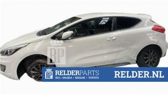 Kia Cee d Cee'd (JDB5), Hatchback 5-drs, 2012 / 2018 1.4 CRDi 16V picture 3