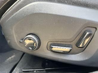 Volvo V-60 2.0 T6 Plug-in hybrid AWD Plus Dark picture 26