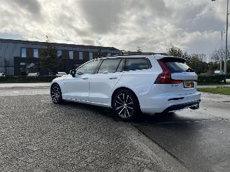 Volvo V-60 2.0 T6 Plug-in hybrid AWD Plus Dark picture 4