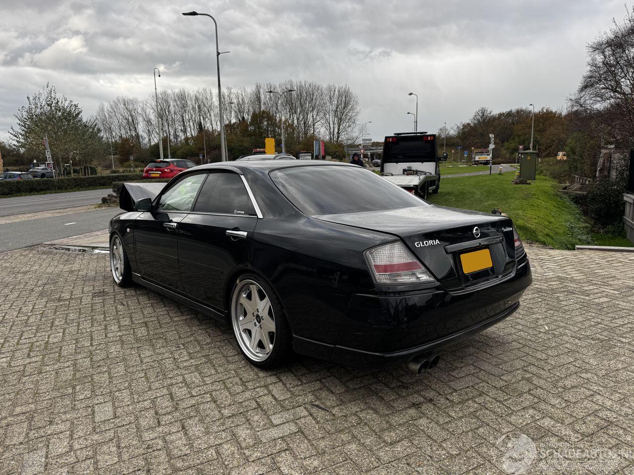 Nissan  GLORIA 3.0   99.051 KM !!