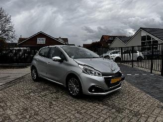 uszkodzony samochody osobowe Peugeot 208 1.2 Allure 26.169 KM !! 2017/1