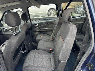 Ford Galaxy 2.0-16V Trend picture 15