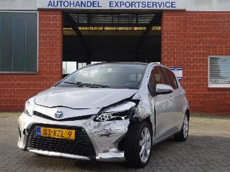skadebil auto Toyota Yaris 1.5 Full Hybrid Dynamic, Panorama, Climate & Cruise, Navi, PDC 2012/9