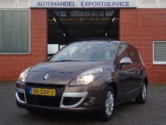 damaged passenger cars Renault Scenic 1.6 Parisienne 81kw Benz., Panorama, Navi, Climate&Cruise 2012/1