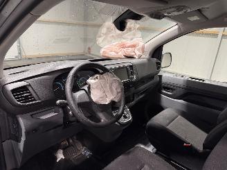 Peugeot e-Expert 75kWh 100kW  Long Premium picture 27