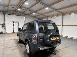 Mitsubishi Pajero 3.2 DI-D 125kW Automaat Airco Invite High Roof picture 12