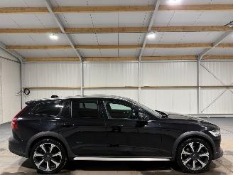 Auto incidentate Volvo V-60 Cross Country 2.0 B5 184kW Automaat AWD Pro 2021/2