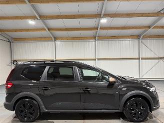 Damaged car Dacia Jogger 1.6Hybrid 69kW Automaat Extreme 7Persoons 2025/2