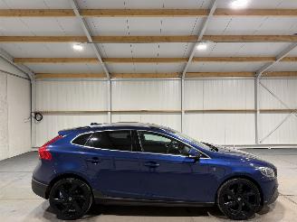 Damaged car Volvo V-40 1.6D2 84kW Cross Country Momentum 2015/2