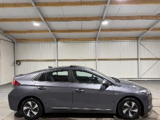 krockskadad bil auto Hyundai Ioniq 1.6GDi 77kW Automaat Premium 2018/6