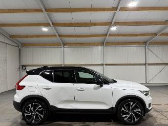 Vaurioauto  passenger cars Volvo XC40 T5 1.5 132kW Automaat Pano Twin Engine R-Design 2020/2