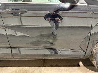 Hyundai Kona 65.4kWh 160kW Premium picture 22