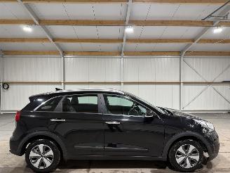 Unfallwagen Kia Niro 1.6GDI Hybrid 77kW Automaat First Edition 2016/11