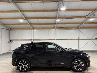 krockskadad bil auto Ford Mustang Mach-e 75kWh AWD 198kW 2021/10