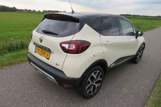 Schadeauto Renault Captur 1.2 TCE 118pk Automaat 70.000km nap Camera Navigatie Clima  2017 -06 2017/6