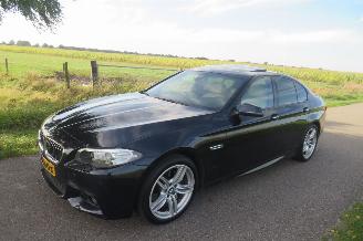 Vaurioauto  passenger cars BMW 5-serie 535 XD 313pk 4X4 Automaat High Executive 6 cilinder 2013-12 vol optie [nieuwe motor 2013/12