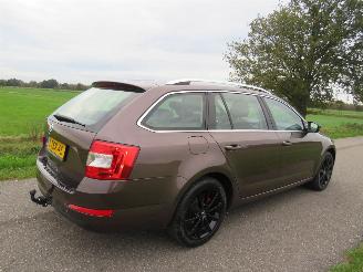 skadebil auto Skoda Octavia 1.2 TSi Greentech Elegance Navigatie Camera 2014  [ topstaat Euro 6 2014/5