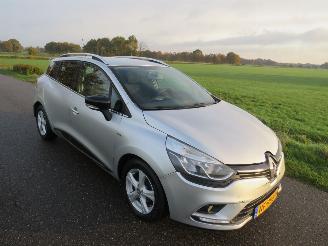 Schadeauto Renault Clio 0.9 TCe Estate Limited 170.000km nap  Navigatie   2017  [ topstaat 2017/4