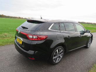 Auto incidentate Renault Mégane 1.6 Dci 131pk Serie Signature Exclusive   Bose 2017 Camera Navigatie Clima  leer Stoelverwarming 2017/11