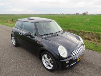 škoda osobní automobily Mini Mini COOPER 1.6 116pk Airco  2005  [ schadevrij top staat  schuifdak 2005/10