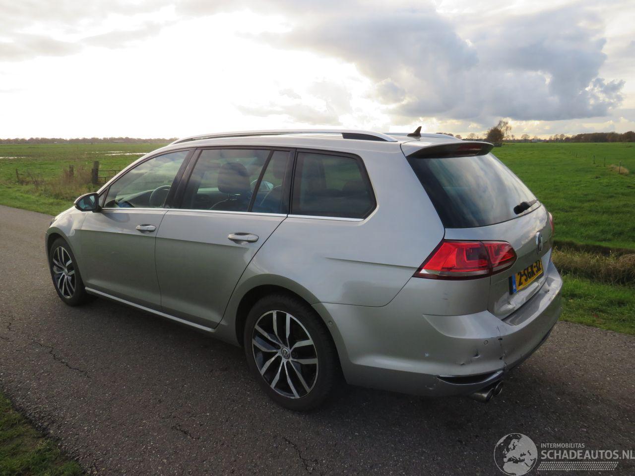 Volkswagen Golf 1.4 TSi  140pk Automaat  Highline Camera Navigatie Leer  Schuifkanteldak