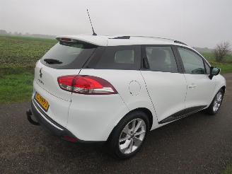 Renault Clio 0.9 TCe Zen 2019  Navigatie Airco   [ parkeerschade Bumper picture 2