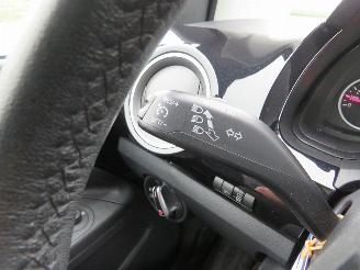 Volkswagen Up! 1.0 Up 84.000km Nap!!!! High up Navigatie Airco  [ Nieuwstaat picture 15