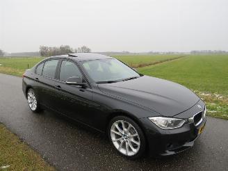 damaged passenger cars BMW 3-serie 328 245 pk Automaat High Executive Sedan Top Staat 2012 leer Camera Navie 2012/4