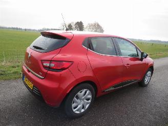 krockskadad bil auto Renault Clio Renault Clio 0.9 TCe 90pk Limited Airco Navigatie  2017 2017/5