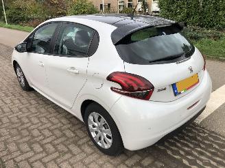 Damaged car Peugeot 208 208 1.2 PureTech Blue Lion 2017/4