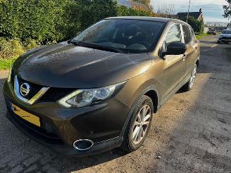 skadebil auto Nissan Qashqai automaat  1.2 2015/10