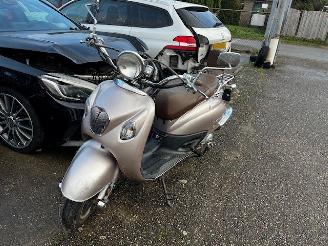 krockskadad bil bromfiets La Souris  grand retro 2018/10