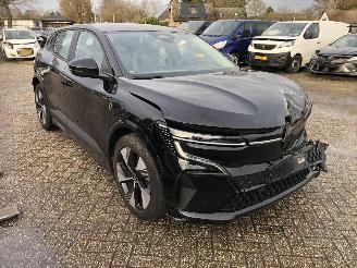 Voiture accidenté Renault Mégane Megane E-Tech EV40 Boost Charge Equilibre 2022/12