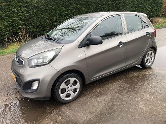 damaged passenger cars Kia Picanto Picanto 1.2 CVVT Comfort Pack 2011/11