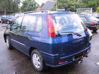 krockskadad bil auto Mitsubishi Space-runner 2.0glx 2000/8