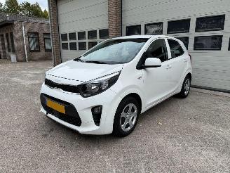 skadebil auto Kia Picanto 1.0 DPi Comfortline Airco Cruise 2023/6