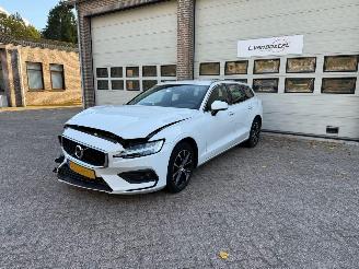 Unfallwagen Volvo V-60 2.0 B3 Business Pro Automaat Virtual 1e Eig NAP ! 2021/6