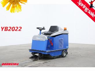 damaged machines Case  95 BJ 2022 33Hrs! Kehrmaschine / Veegmachine 2022/1