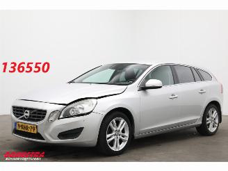 Damaged car Volvo V-60 1.6 T3 Aut. Momentum Navi Clima Cruise PDC 141.308 km! 2013/5