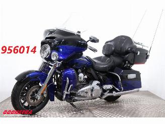 Vaurioauto  motor cycles Harley-Davidson  FLHTCUSE CVO Electra Glide Ultra Classic 110 5HD! Cruise Radio SHZ 2011/8