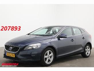 Schadeauto Volvo V-40 2.0 D4 Momentum Business Navi Clima Cruise PDC 2014/12