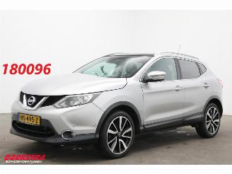 uszkodzony samochody osobowe Nissan Qashqai 1.2 Tekna Pano Leder 360° Navi Cruise SHZ 2015/12
